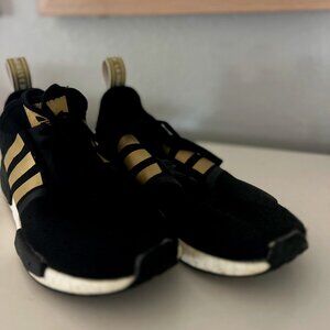Adidas Women's Black/Gold Athletic Shoes Excellent Condition Size 9.5